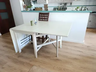 Mesa abatible madera Ikea.