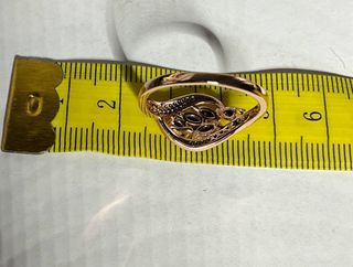 Anello in lega dorata rosa con pietre nere Donna