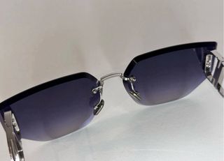 Gafas de sol Dior plateadas y moradas