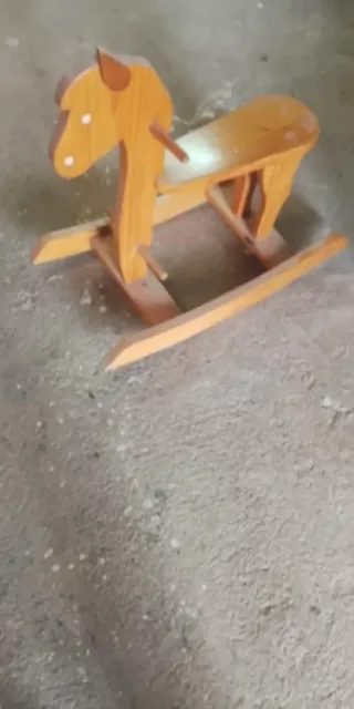 Caballo balancín de madera