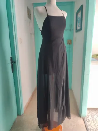 Vestido largo negro con tirantes