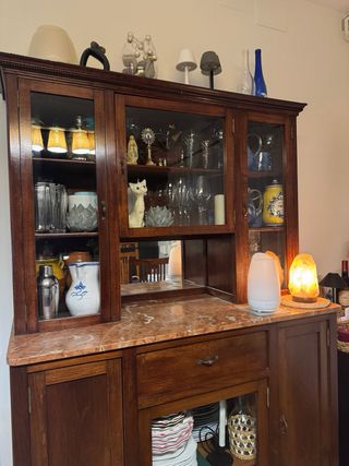 Aparador antiguo madera y mármol