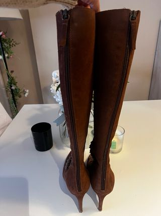 Botas de tacón serraje