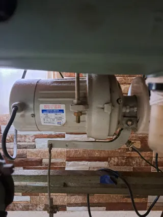 Máquina de coser industrial Refrey