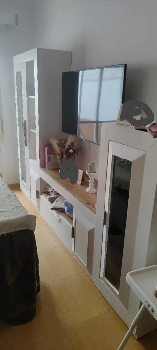 Mueble blanco de salón