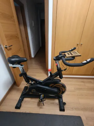 Pack gimnasio. Bicicleta spinning y pesas.