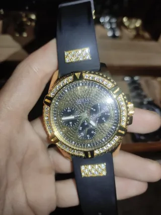 Reloj Guess Dorado y Negro