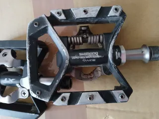 Pedales Shimano Deore XT, lado SPD/lado plataforma