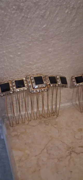 Fermacapelli con strass neri e argento