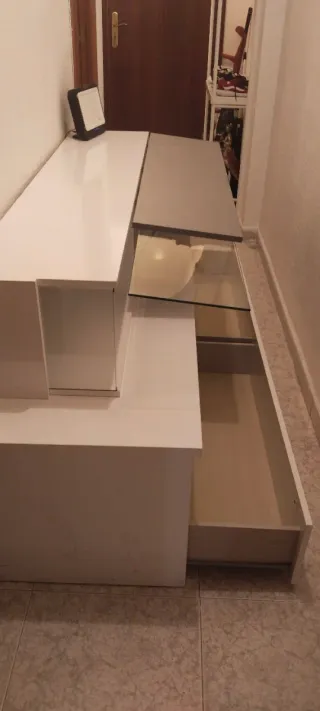 Mueble de salón   mide 1,80 por 50