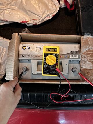 Batería Varta E44 12V 77Ah 780A