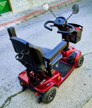 Scooter modelo Leo marca Invacare Rojo KM CERO
