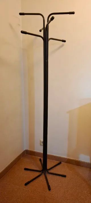 Perchero RIGG diseño Tord Björklund