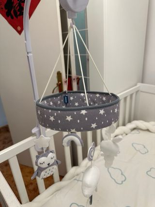 Mecedora para bebé gris y blanca