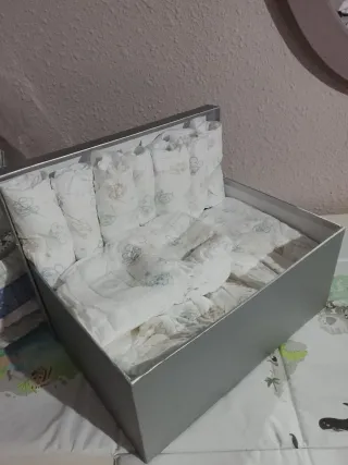 Tarta de pañales para bebé y caja