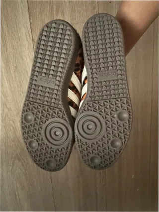Adidas Samba OG Leopardo Rojo Talla 40
