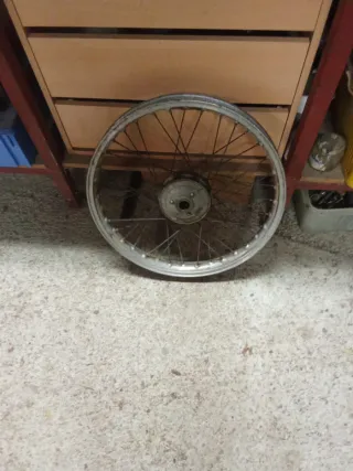 Rueda delantera aluminio Derbi