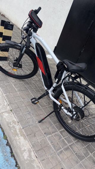 Bicicleta Eléctrica Rockrider Blanca.