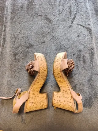 Sandalias Beige y Rosa con Flecos