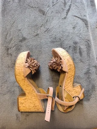 Sandalias Beige y Rosa con Flecos