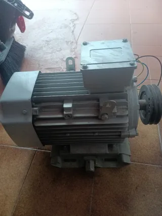 Motor trifásico 3hp MEB S.A. E2