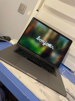 Macbook modelo A1990 1tb almacenamiento NEGOCIABLE