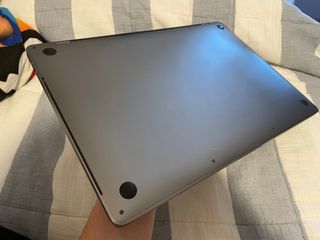 Macbook modelo A1990 1tb almacenamiento NEGOCIABLE