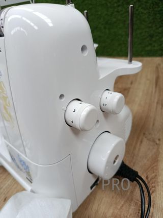 Máquina de coser Serger - 935D - Jaguar