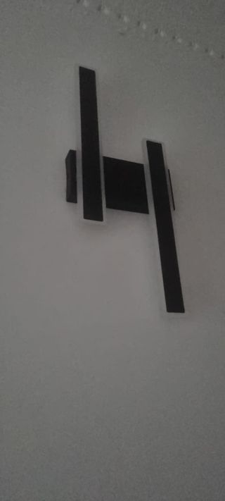 Lámpara LED moderna negra