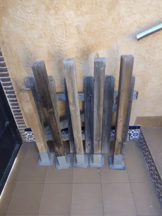 Puerta de jardín de madera,y postes con soportes