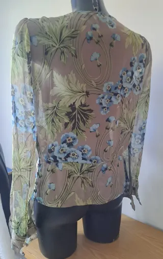 Elegante camisa estampada floral mujer