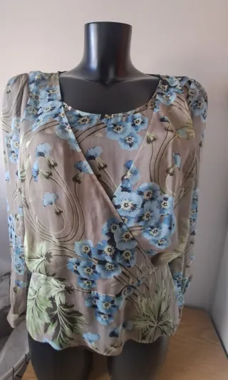 Elegante camisa estampada floral mujer