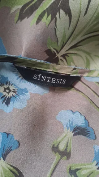 Elegante camisa estampada floral mujer