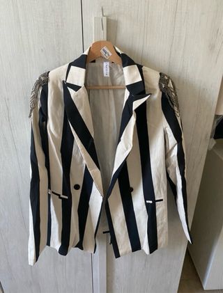 Giacca con spalline righe