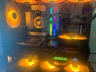 Sobremesa Gaming RGB Negra y Naranja