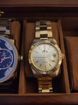 Reloj Lotus Dorado y Blanco