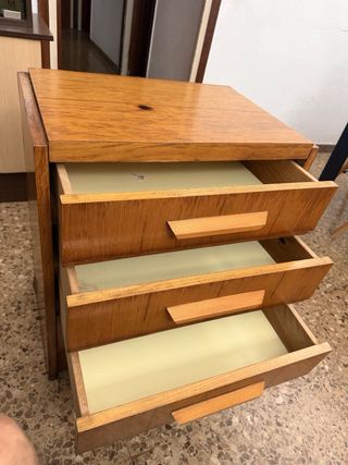 REGALO: Mesita de noche de madera