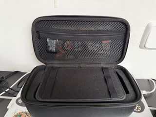 Nintendo Switch con estuche de viaje