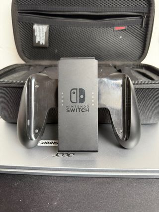Nintendo Switch con estuche de viaje