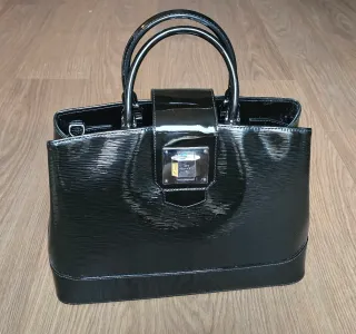 Bolso Louis Vuitton charol negro