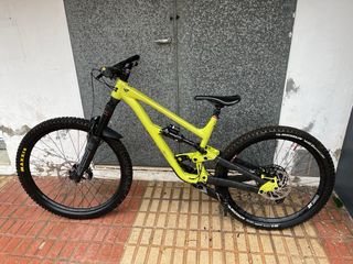 YT Capra 2023