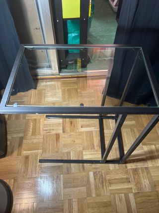 Mesa auxiliar IKEA cristal y metal