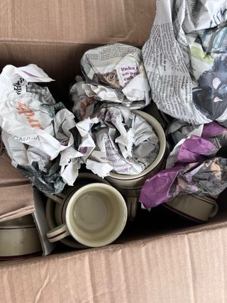 Juego de vajilla clásico: platos y tazas