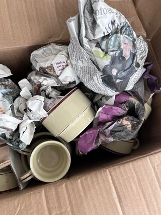 Juego de vajilla clásico: platos y tazas