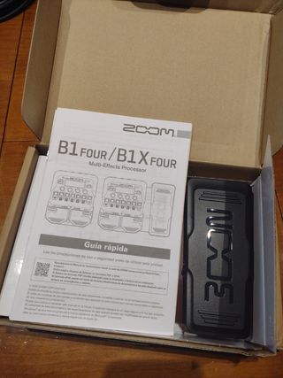Zoom B1X FOUR Pedal Multiefectos Bajo