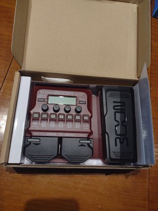 Zoom B1X FOUR Pedal Multiefectos Bajo