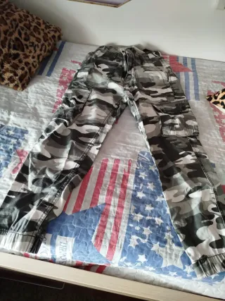 Pantalones cargo camuflaje