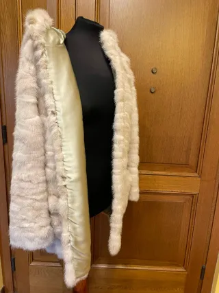 Cappotto in pelliccia sintetica beige