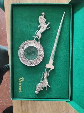 Abrecartas y lupa con león Valenti