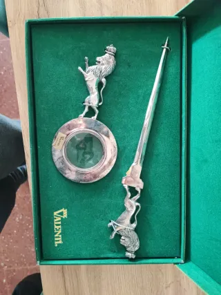 Abrecartas y lupa con león Valenti